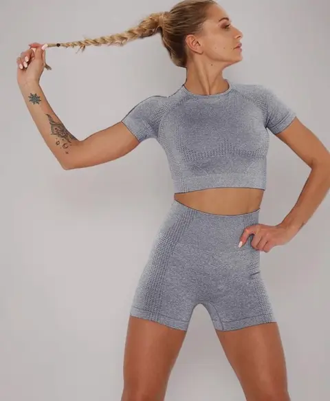 Conjunto corto deportivo · Gris cielo