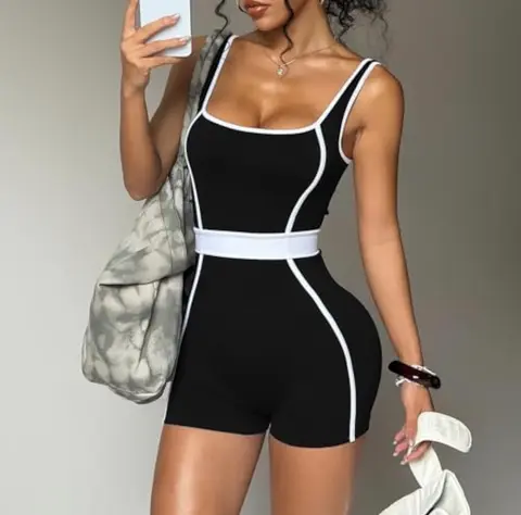Mono de yoga para mujer con bloques de color: sin costuras, listo para entrenar, estilo exterior, mono deportivo ajustado con shorts · Negro