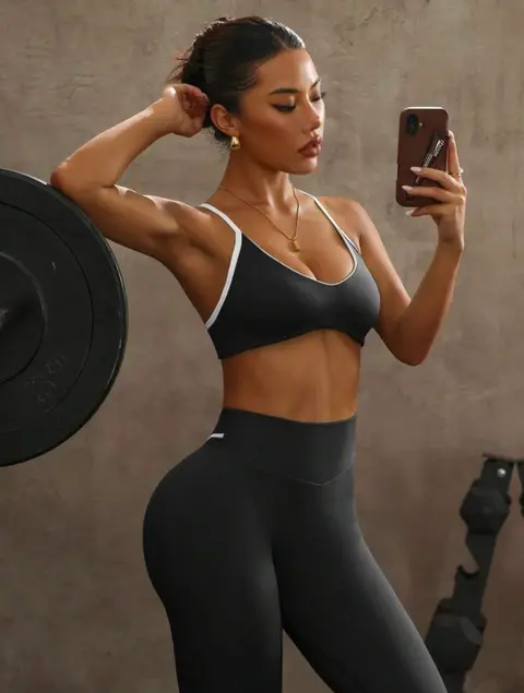 Conjunto deportivo casual diario de sujetador tipo camisola y pantalones cortos con bloques de color para mujer · Negro